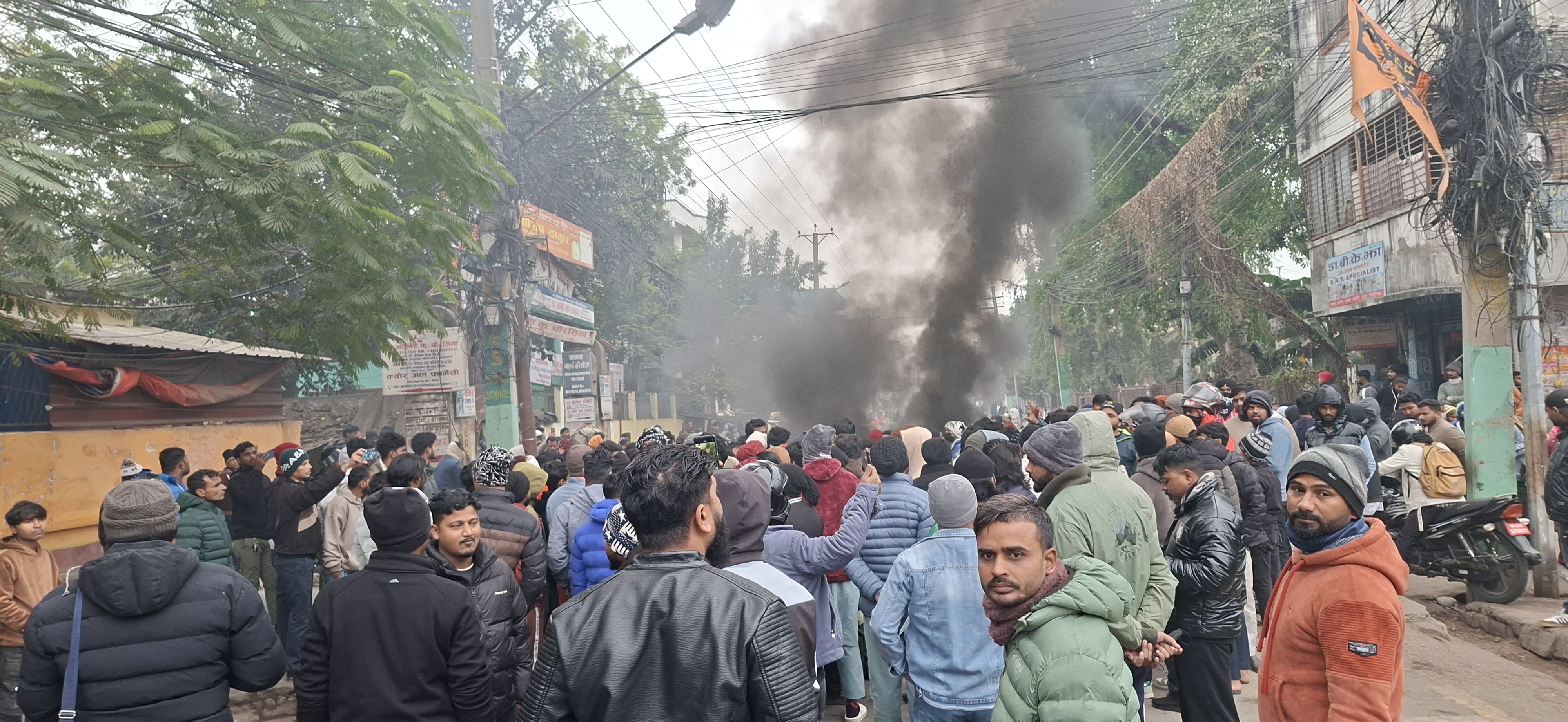 धनुषा घटनाको विरोधमा वीरगन्जमा उग्र प्रदर्शन, प्रहरीद्वारा ५ राउन्ड अश्रु ग्यास प्रहार